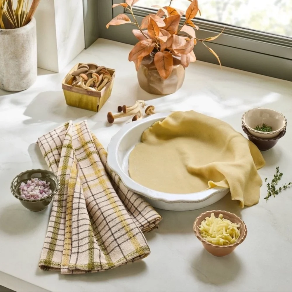 Hearth & Hand with Magnolia Carved Edge Cream Pie Plate Baking Dish NEW